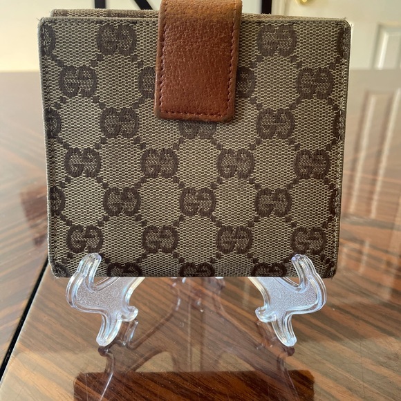 Gucci Wallet Authentic, Tons of storage & Cc slot - Picture 2 of 9